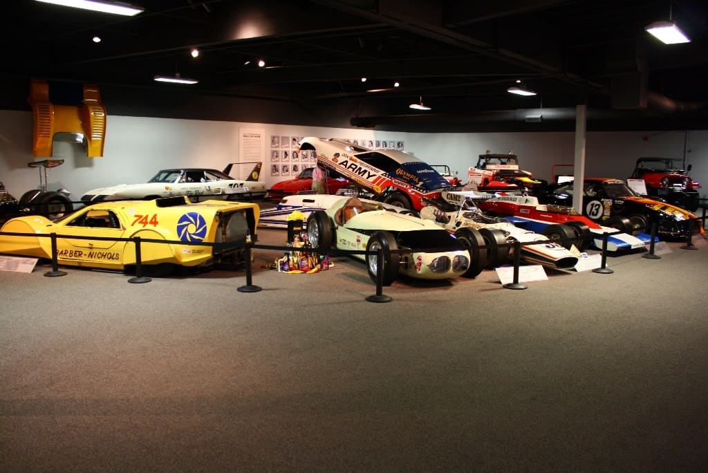 Seção de carros de corrida do National Automotive Museum, EUA