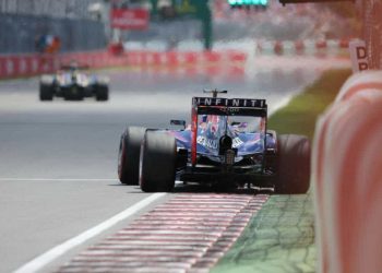 Ricciardo aconselha tomar cuidado com o muro dos campões (foto Red Bull/Mathias Kniepeiss/Getty Images)