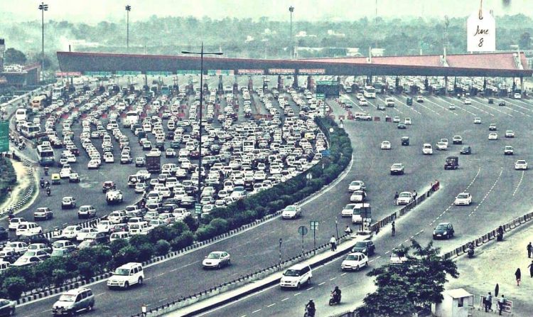 No pedágio Nova Delhi-Gurgaon há aumento de faixas, mas não sete para um (googlr.com)
