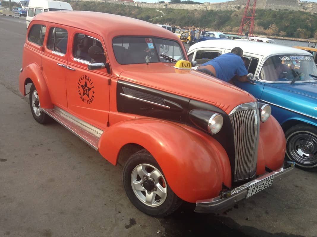 Parece um Dodge 1937/38