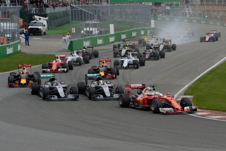 Vettel aproveitou-se da briga em casa para assumir a liderança na largada (Foto Ferrari