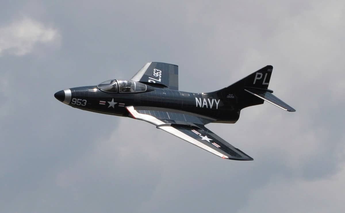 Grumman F9 Cougar de asas enflexadas