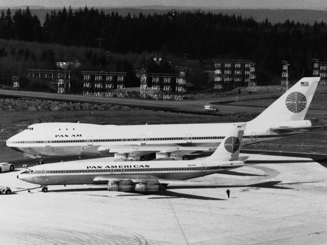Boeing 747 original (ao lado um 707)