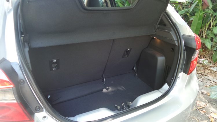 Porta-malas de hatchback compacto