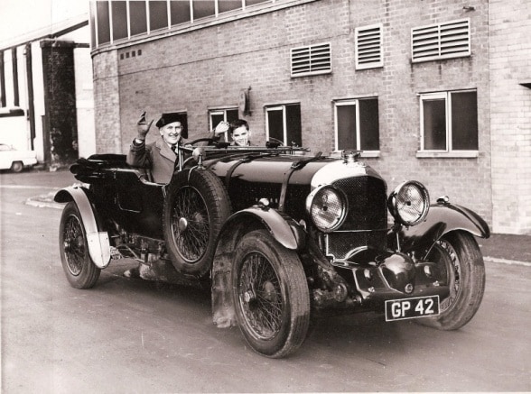 Villiers e o filho Charles, a bordo do seu Blower Bentley, na Califórnia