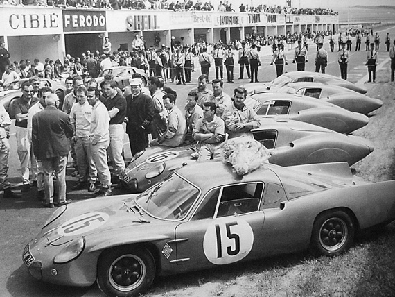 Equipe Alpine em Le Mans, 1965 (velocetoday)