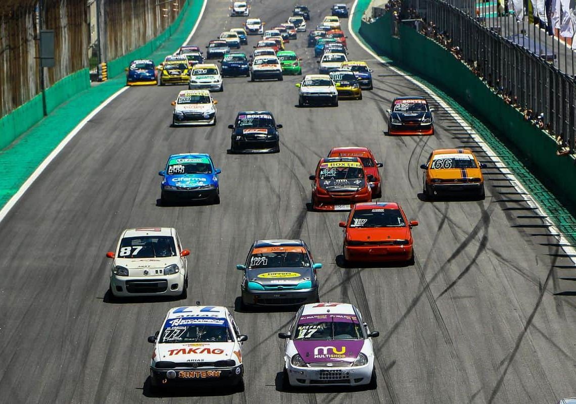 Categoria Marcas & Pilotos reuniu cerca de 60 carros em Interlagos