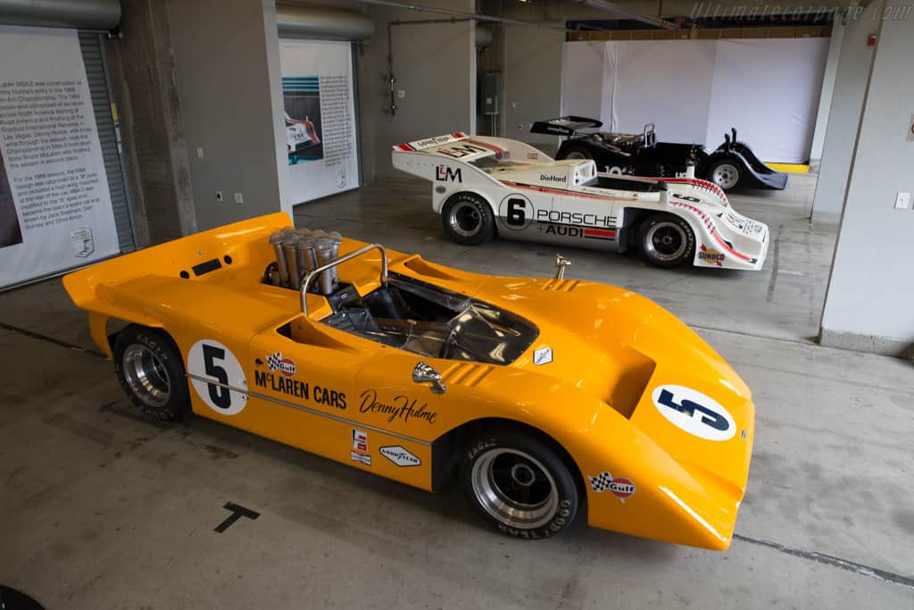 McLaren M8A-Chevrolet ao lado do Porsche 917/10 e do Shadow