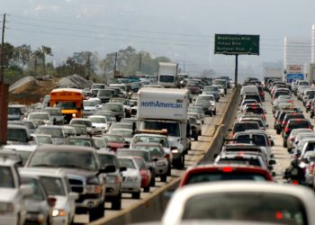 UNITED STATES - MAY 18:  Commuters clog a freeway on Friday, May 18, 2007, in Los Angeles, California.  (Photo by Jamie Rector/Bloomberg via Getty Images)