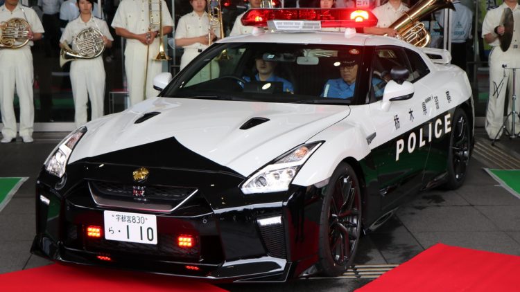 Nissan GT-R vira carro de polícia no Japão