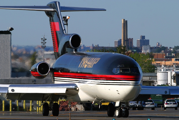 O Boeing 727-100 de Donald Trump. Hoje Trump possui um 757. (nycaviation.com)