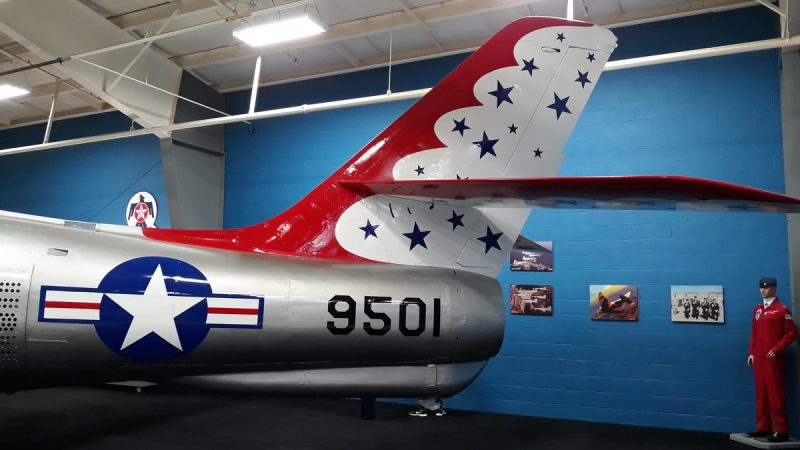 Cauda do F-84 com a pintura padrão da esquadrilha