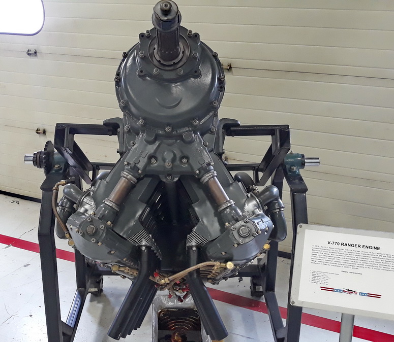 O motor Ranger V-770, V-12 invertido de 12,6 litros, 330 kg de peso e pouco mais de 500 hp de potência