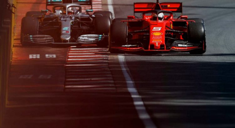 A briga entre Vettel e Hamilton acabou por decisão dos comissários desportivos (Mercedes)