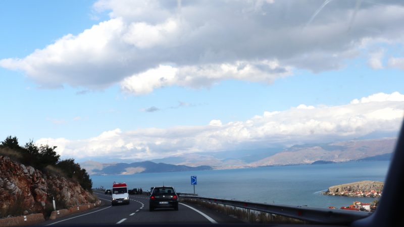 O lindo caminho perto da fronteira com a Macedônia  (Foto: autora)