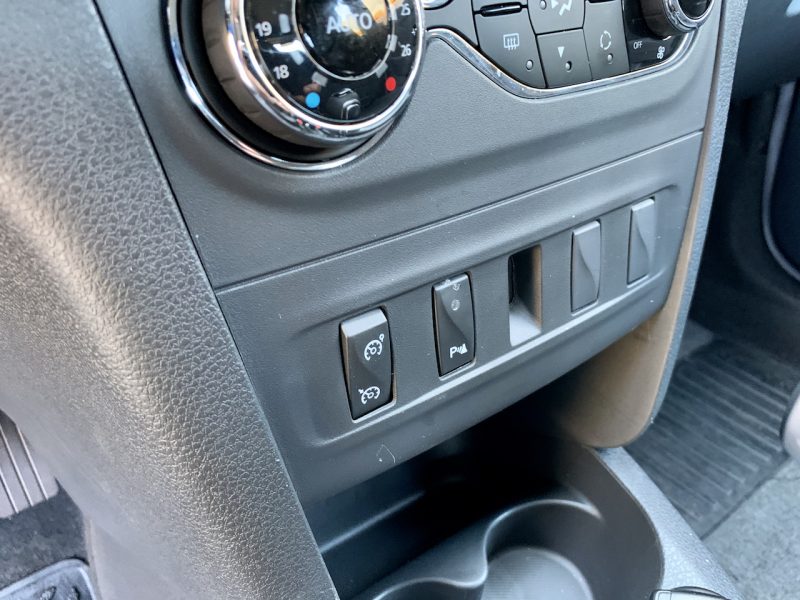 Interruptor do controlador e limitador de velocidade à esquerda e inibidor do alerta sonoro do sensor de estacionamento