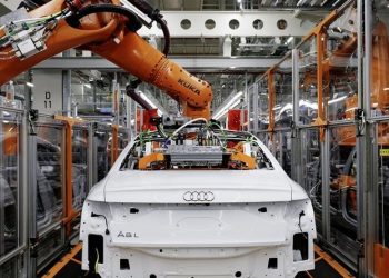 Foto conforme publicada na matéria da Automotivee News Europe - Audi A8 em produção na  fábrica de Neckarsulm