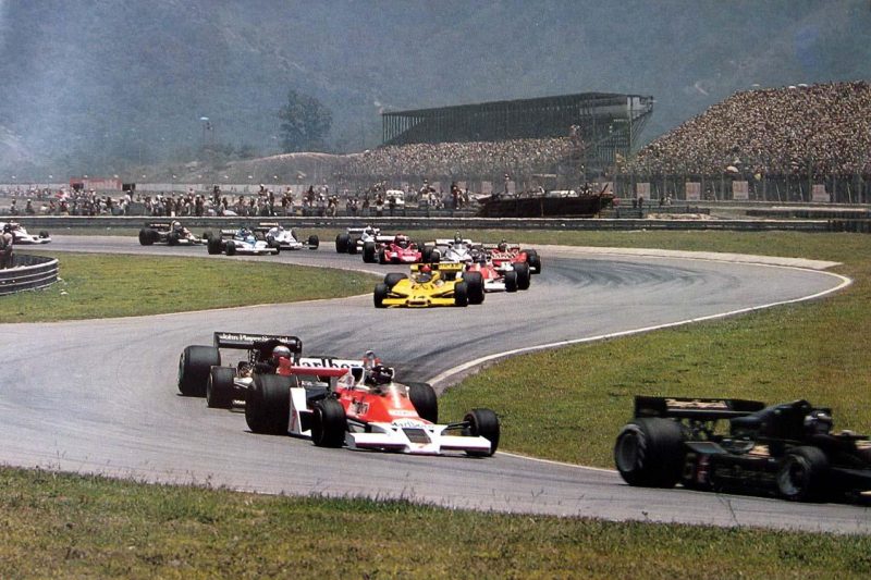 Emerson e o F5A na frente de muitos carros bons (foto: FB - Copersucar Fittipaldi F1)