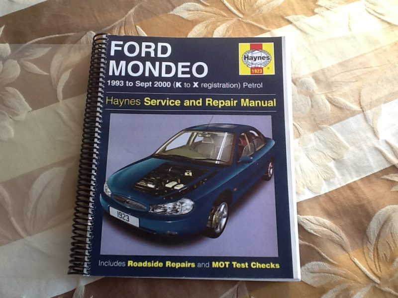 Manual de manutenção e reparação Haynes para o Ford Mondeo, em inglês, que comprei na época e tenho até hoje
