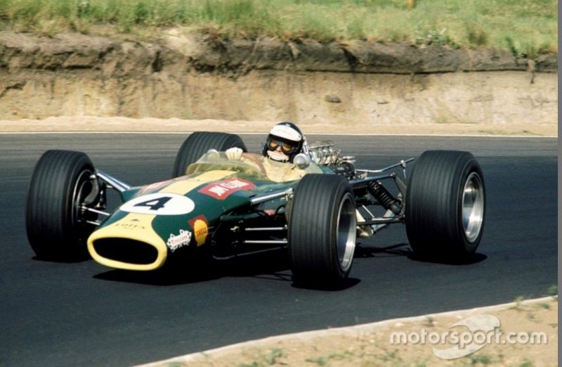 O Lotus 49 com patrocínios, mas ainda no tradicional verde inglês  (Foto: motorsport.com)