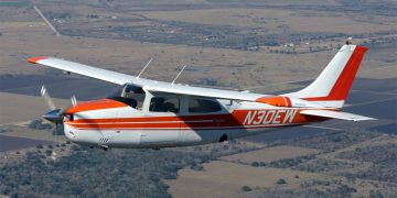 Cessna 210N (Foto: n30ew.com)