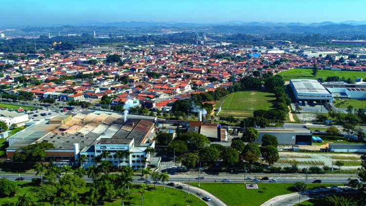 Vista aérea da fábrica e sede da Gates Corporation (Foto: divulgação Gates)