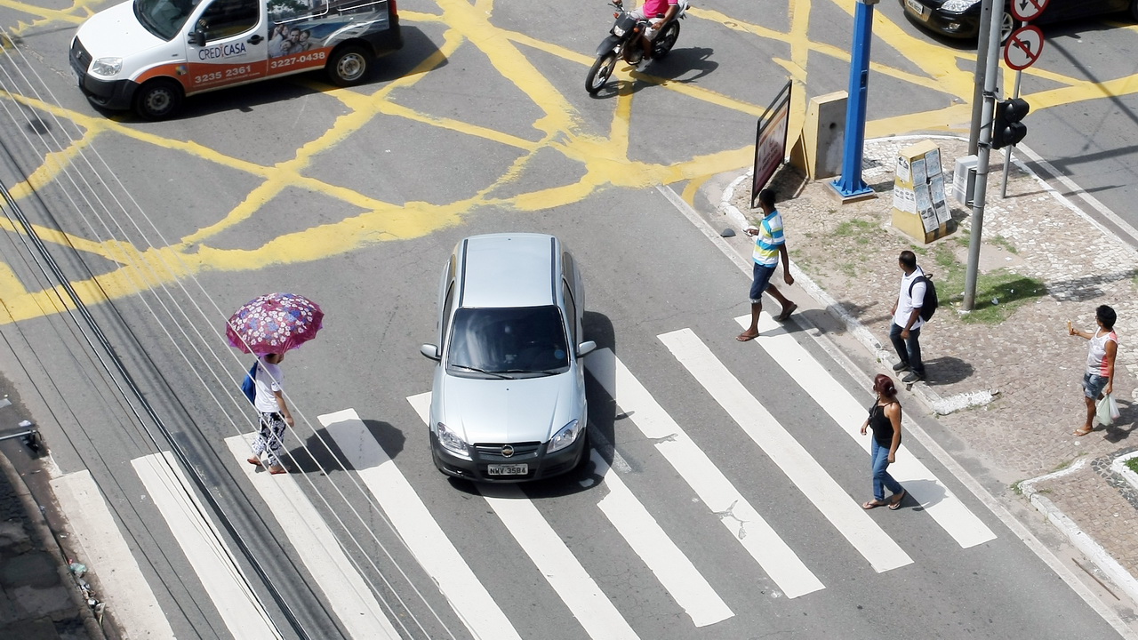Novos semáforos entram em funcionamento e trânsito no “Calçadão” passa a  ser de mão dupla