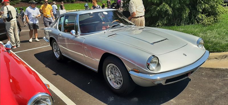 Maserati Mistral, raro em qualquer lugar, em 7 anos a partir de 1963 apenas 953 produzidos. O estilo é de Pietro Frua