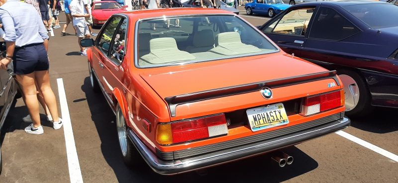 Modelo fabricado entre 1983 e 1989, BMW M6 teve esse nome apenas nos EUA e Japão, no resto do mundo era 635 CSi. Pouco a dizer de algo tão belo. Mas vale lembrar que o seis em linha de 3,5 litros e 286 cv permitia chegar até 255 km/h na quinta marcha de um câmbio manual. Imagine um topo de linha que não tinha câmbio automático nem como opcional. Tempos magníficos!