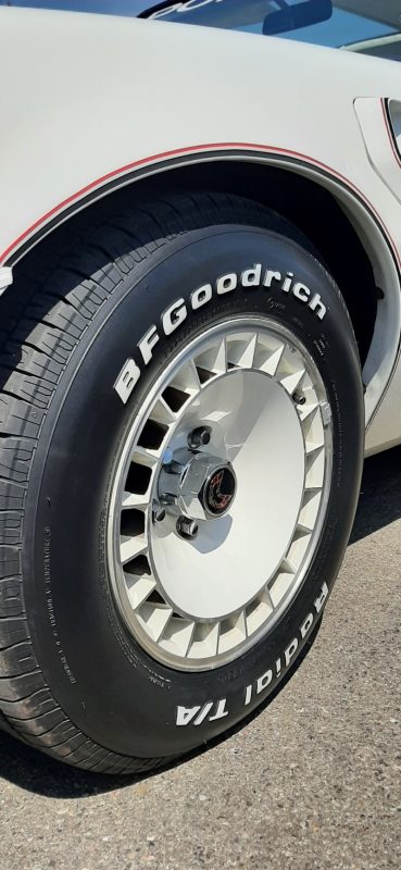Pontiac Firebird: roda rara e especial, desenho ótimo para ventilação
