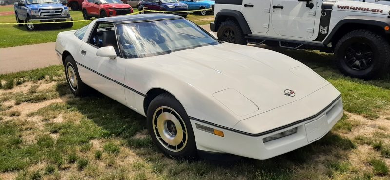 Mais um exemplar do meu Corvette preferido, o C4, 1984 a 1986 – este é dos primeiros e tem muitos detalhes técnicos diferentes do comum