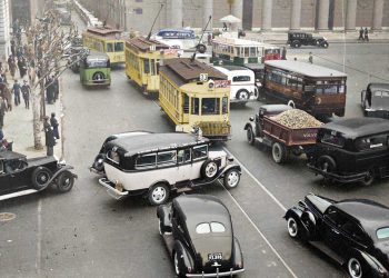O trânsito em Buenos Aires em 1939-1940 - basicamente, carros americanos: Buick, Ford e ônibus Ford (Foto: ar.motor1.com