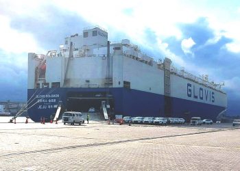 Foram embarcados 5.209 veículos no Glovis Salomon (Foto: Divulgação Santos Brasil)