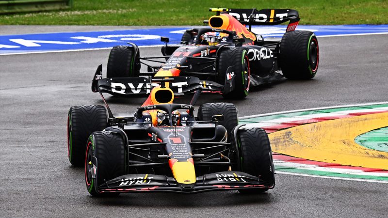 Vitória de Verstappen e segundo de Pérez colocam Red Bull na vice-liderança (Foto: Red Bull)