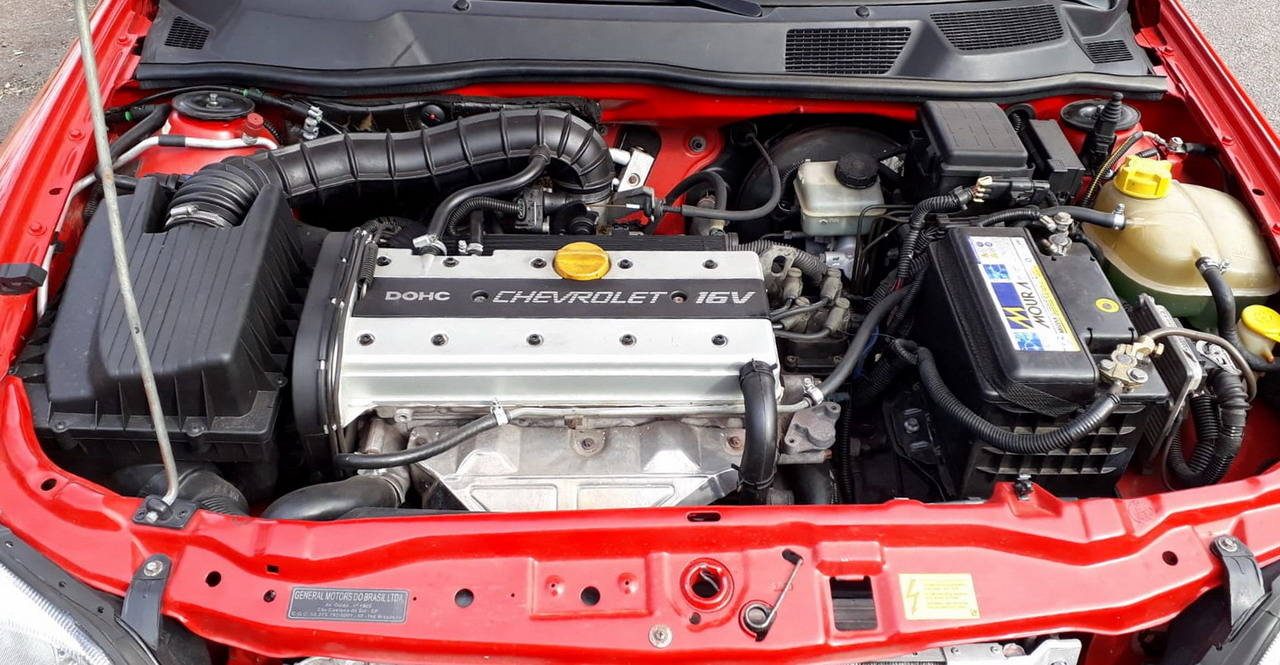 Chevrolet Astra GSi tinha motor 2.0 16V para honrar linhagem