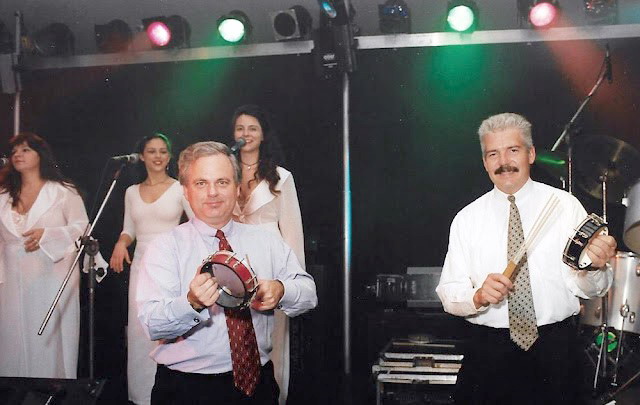 Warren Browne, gerente sênior de Planning da GM do Brasil, braço direito de Mark Hogan (esq.) e o próprio (Fotos: GM)