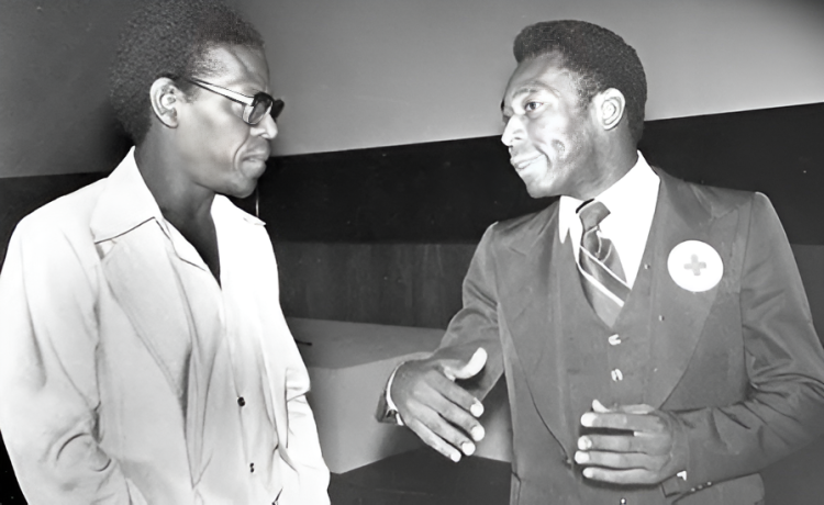 Odair Pimentel e Pelé (Foto: Diários Associados)