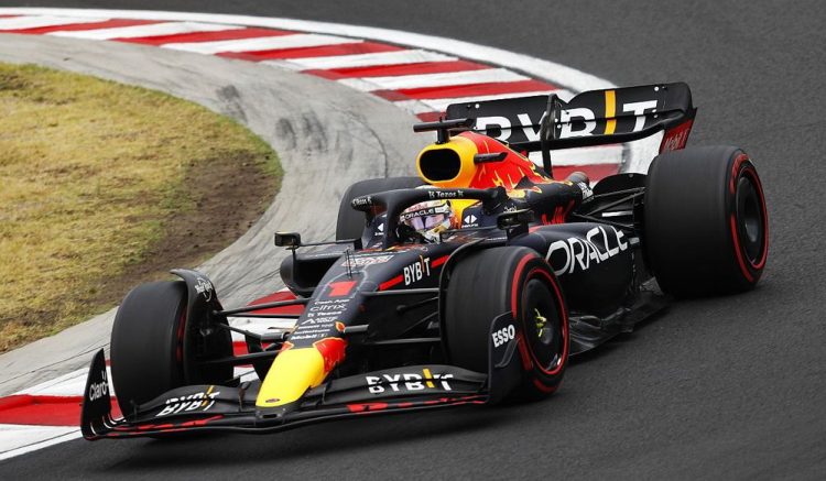 Verstappen quase com a mão na taça )Foto: motorsport.com)