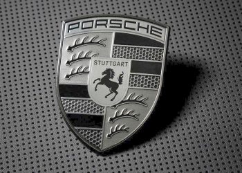 Novo brasão Porsche para modelos com motor turbo (Foto: Divulgação Porsche)