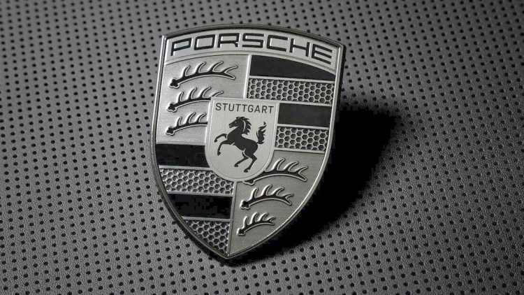 Novo brasão Porsche para modelos com motor turbo (Foto: Divulgação Porsche)