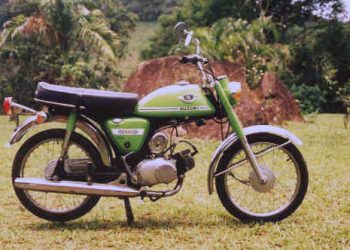 Suzuki A50 II 1974 (Foto: mototosantigas.com.br)