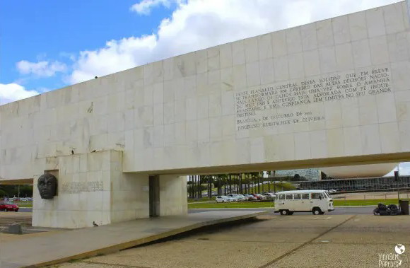 Monumento a JK no final do Eixo Monumental de Brasília