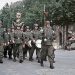 Tropas alemãs desfilando na invadida Paris em 14/6/40, expulsas em 19/8/44 (Foto: reddit.com)