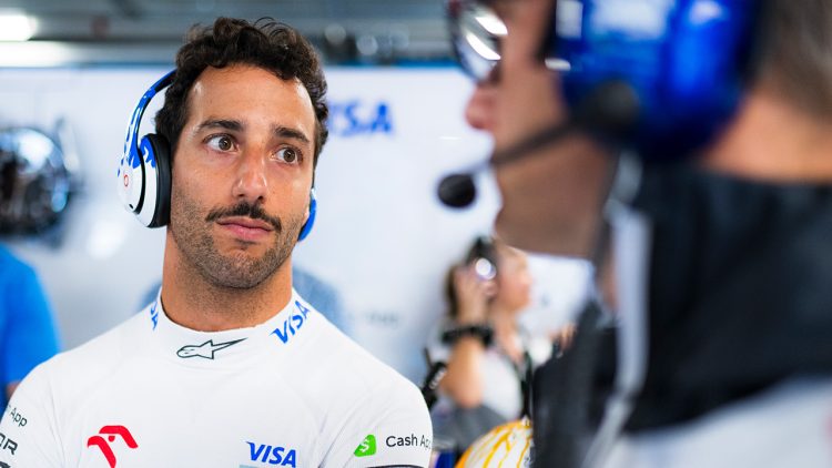 Daniel Ricciardo periga ficar fora da F-' (Foto: Red Bull)