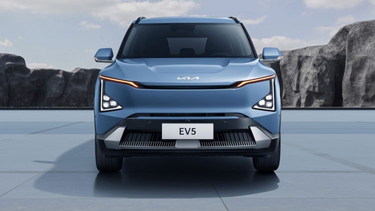 Diferente, o visual frontal do Kia EV-5 é como a "iluminação de um mapa estelar" (Foto: divulgação Kia)