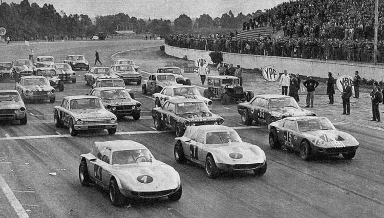 Agosto de 1967, autódromo de Buenos Aires: a estreia do Liebre II (foto:: solotc.com.ar)