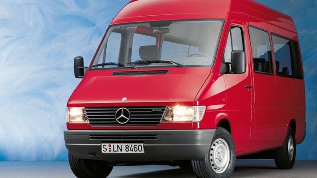 OS 30 ANOS DO MERCEDES-BENZ SPRINTER