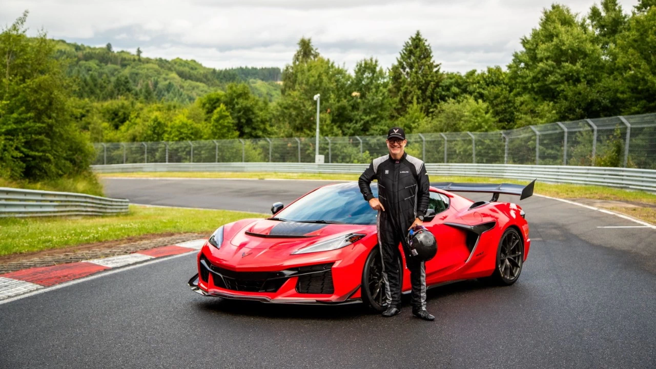 Brian Wallace, engenheiro de dinâmica veicular e piloto do Corvette ZR1