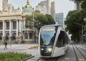 Bonde Citadis circulando na Cinelândia, Rio de Janeiro (foto: Divulgação Alstom)