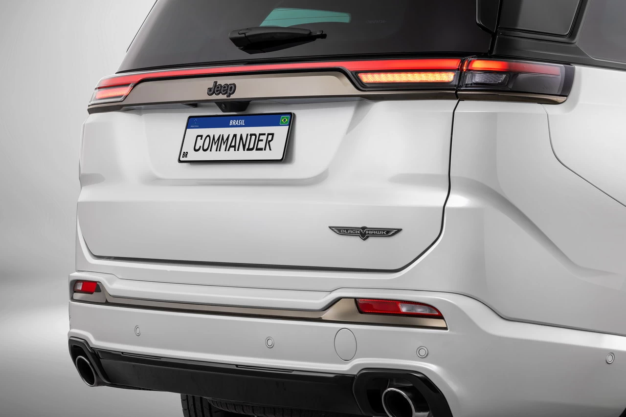 Jeep_Commander_Blackhawk_My26_006